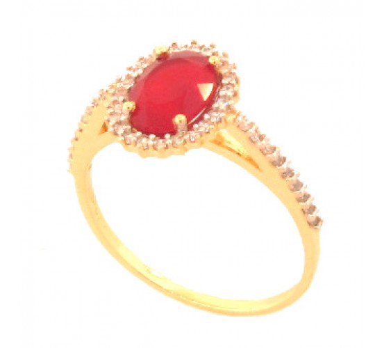 Anel oval vermelho rubi com zirconia cristal nas laterais. 141135