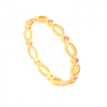 Anel fino vazado intercalado com zirconia rosa claro. 141233