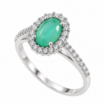 Anel pedra oval verde leitoso com zirconia cristal em volta e nas laterais, prata. 341122