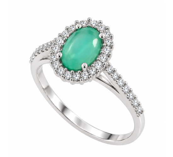 Anel pedra oval verde leitoso com zirconia cristal em volta e nas laterais, prata. 341122