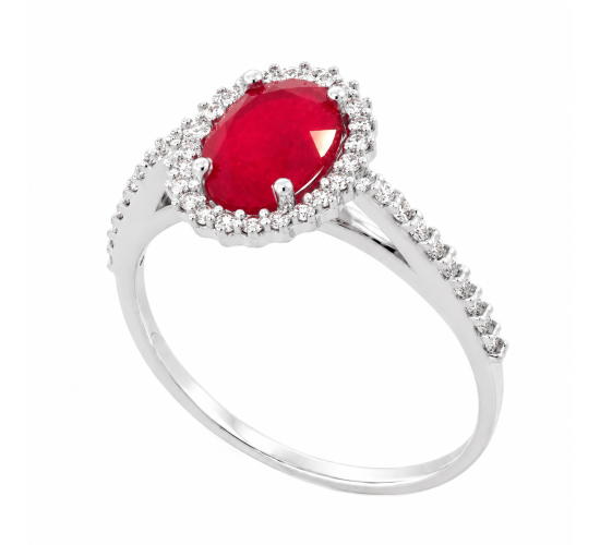 Anel oval vermelho rubi com zirconia cristal nas laterais, prata. 341135