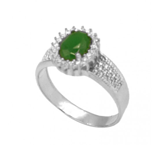 Anel oval pedra maior verde esmeralda com zirconia cristal em volta e nas laterais, Prata. 341382
