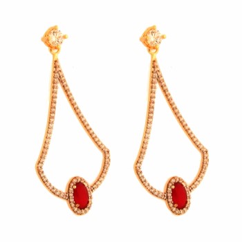 Brinco gota vazada zirconia cristal e pedra vermelho rubi. 36x17mm. 151355