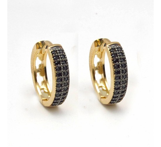 Brinco argola media oval zirconia negra na frente vazada em cruz atras. 15.5mm. 151362