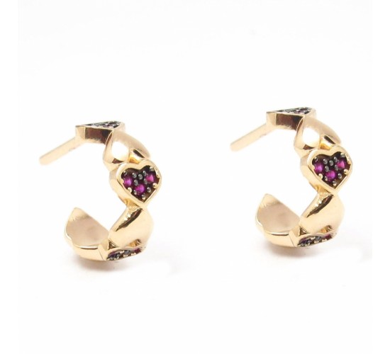 Brinco meia argola pequena intercalado coracoes liso e zirconia vermelha. 11.5mm. 151437
