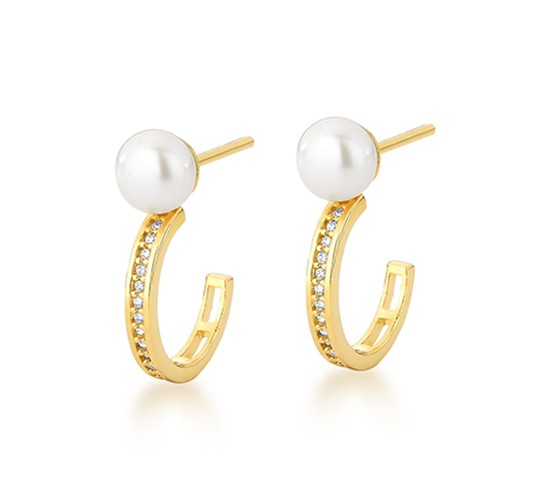 Brinco meia argola zirconia branca com perola em cima. 19mm. 1520390