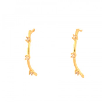 Brinco fino com movimento e 3 zirconias cristais. 17mm. 1530120