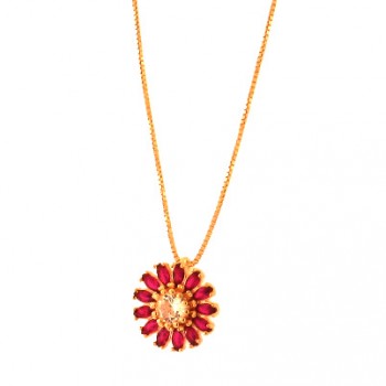 Colar flor com petalas navete vermelho rubi e miolo zirconia cristal. 7mm. 161893