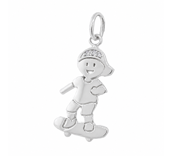 Pingente menino de skate com bone zirconia cristal. 361069